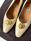 Ballerine vintage Celine Paris in pelle avorio con medaglioni dorati logati