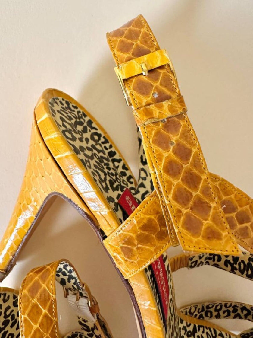 Sandali in whips giallo curcuma con fodera leopardata “Andrea Pfister”