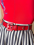 Cintura Yves Saint Laurent in pelle rossa con fibbia ricoperta e borchia dorata con logo YSL