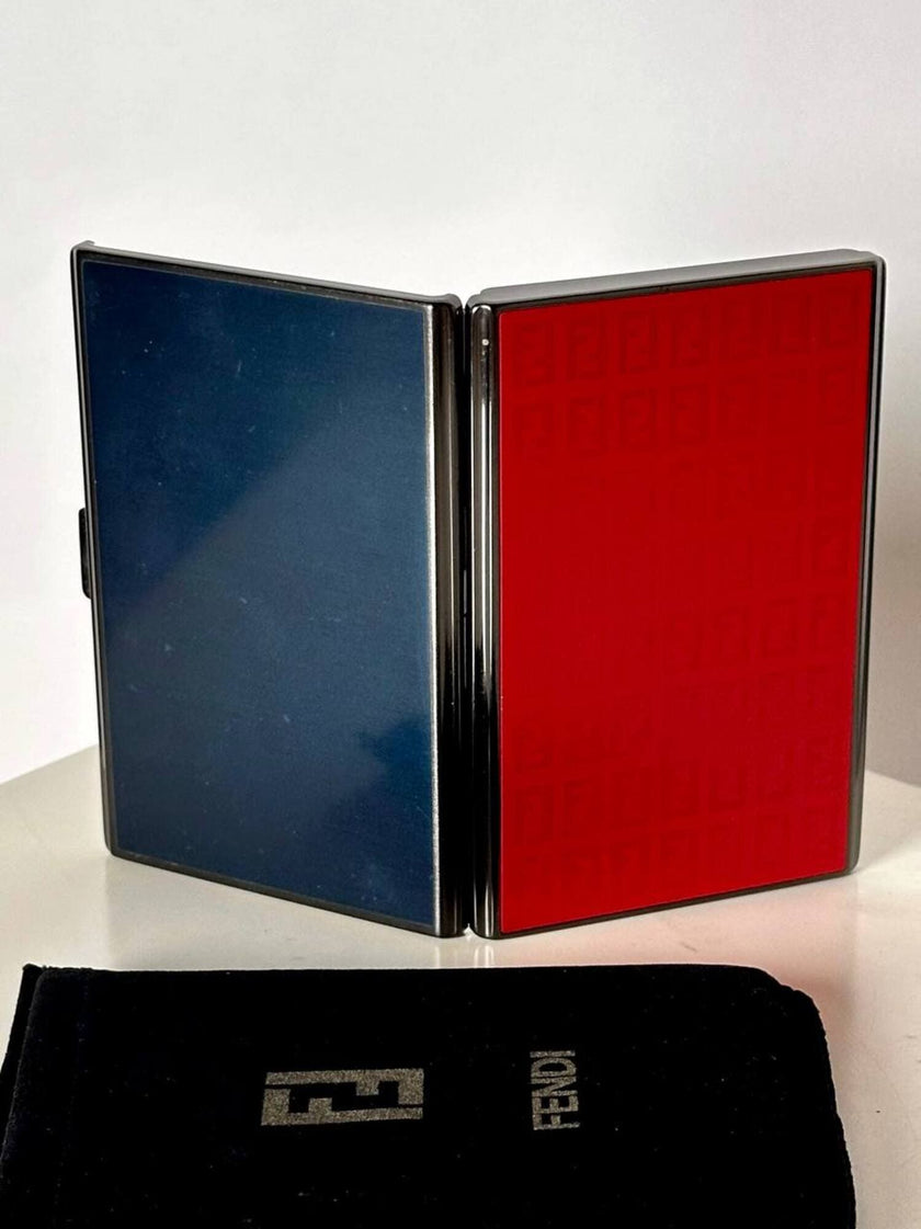 Porta sigarette-carte di credito-biglietti da visita vintage Fendi in metallo con motivo FF in smalto rosso