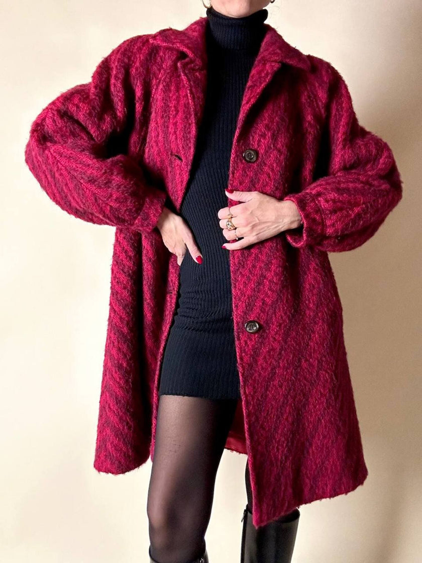 Cappottino in lana e mohair con fantasia a righe diagonali in due tonalità di rosso