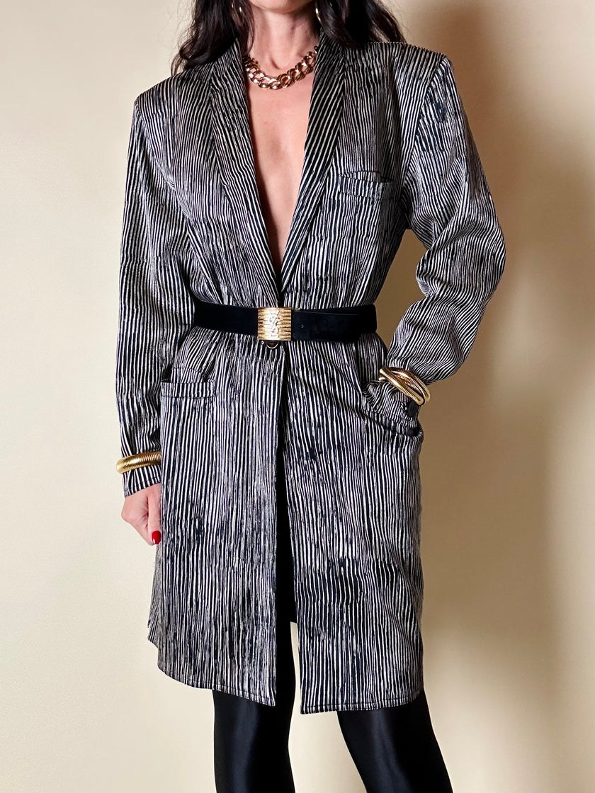 Cintura vintage Yves Saint Laurent in camoscio nero con maxi fibbia oro logata YSL
