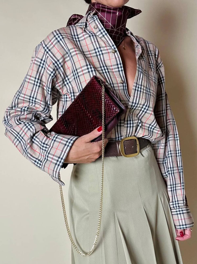 Pochette rettangolare in pitone e pelle bordeaux con tracolla in catena