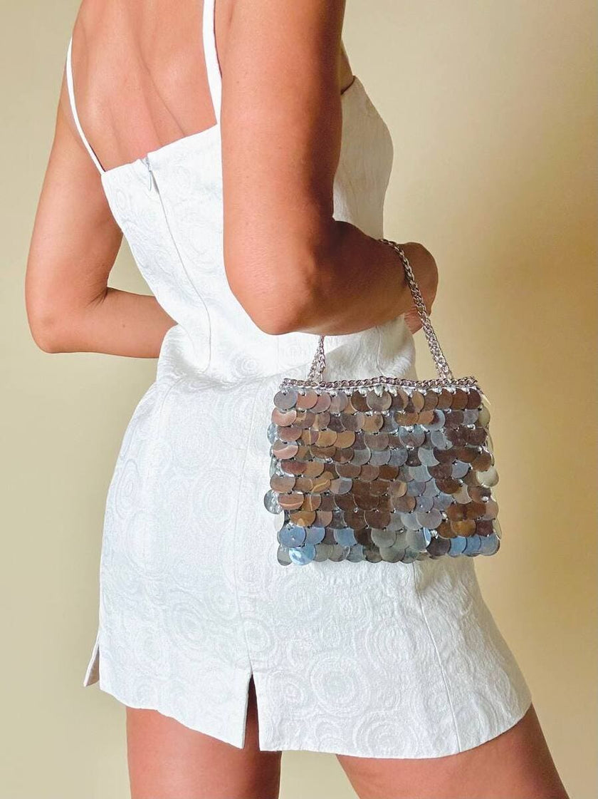 Parure composta da clip e mini bag in paillettes argento