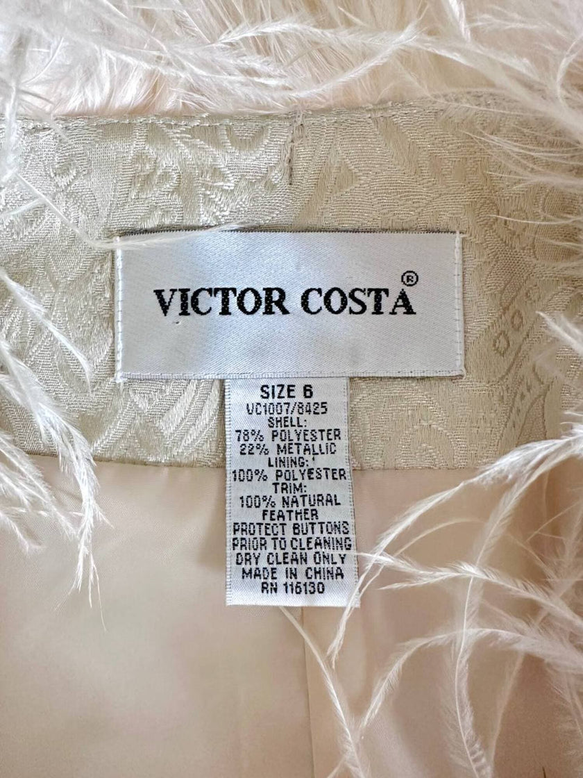 Giacca in broccato con collo di piume e bottoni gioiello “Victor Costa”