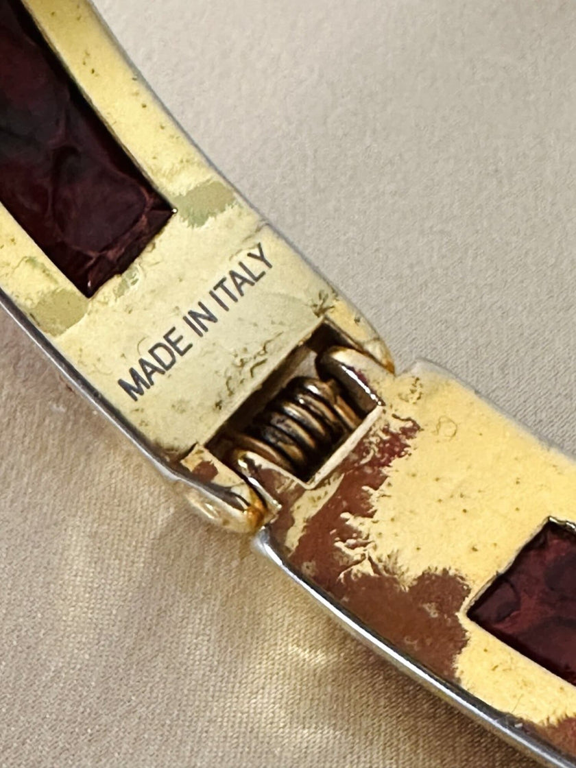 Bracciale vintage rigido in metallo dorato e pelle di serpente rossa