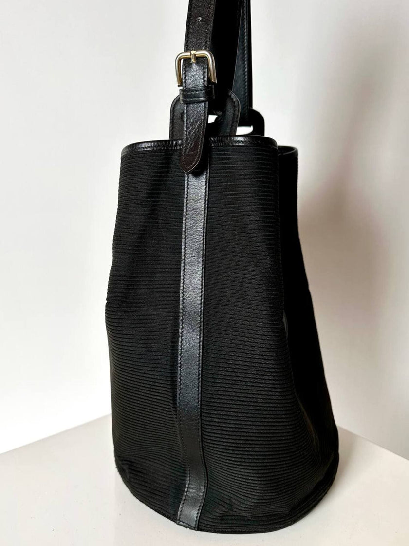 Secchiello vintage Yves Saint Laurent in tessuto nero millerighe con riporti in pelle