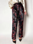 Pantalone vintage a vita alta in raso jacquard nero e rosso fantasia bambù e fiori di prugno