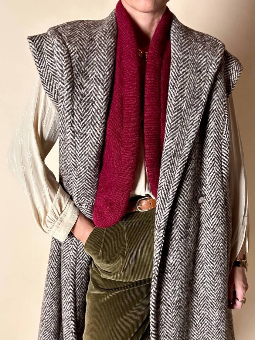 Gilet lungo doppiopetto in tweed a spina di pesce bianco e marrone