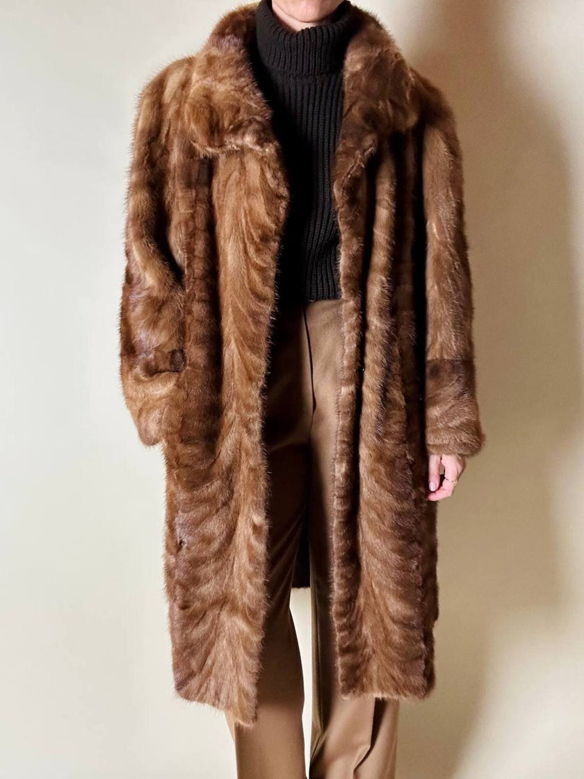 Cappotto vintage in pelliccia di visone marrone chiaro con lavorazione a pannelli