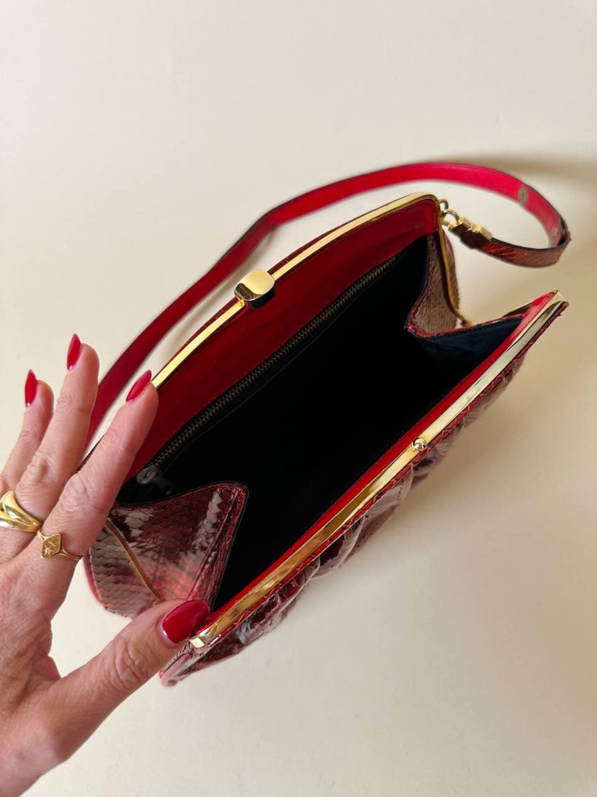 Pochette in whips rossa con tracolla regolabile