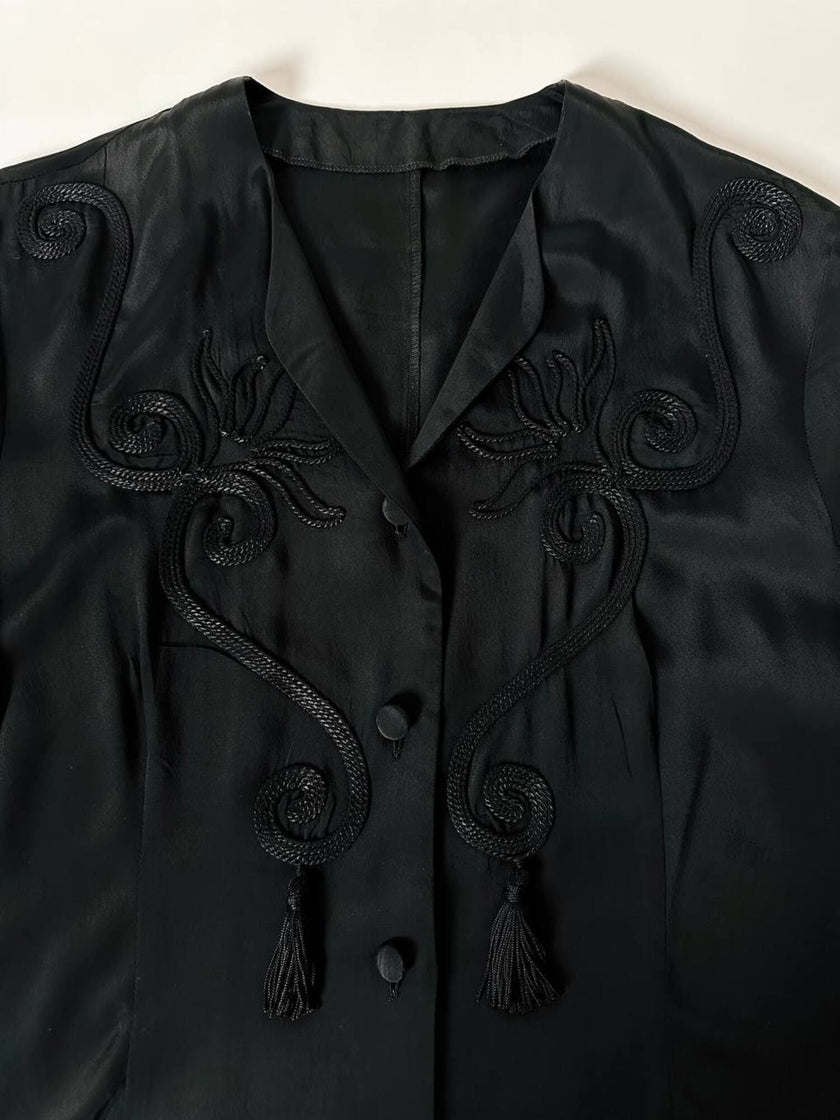 Camicia vintage in misto seta nero con passamanerie ricamate e nappe couture