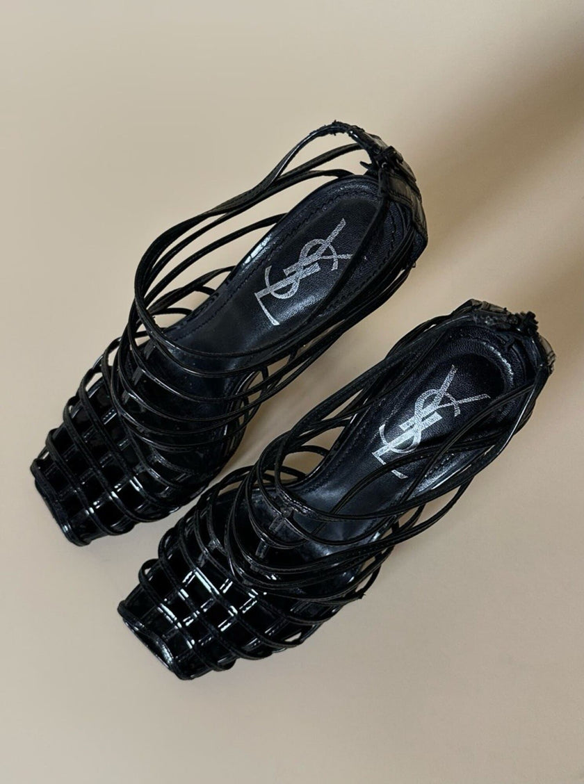 Sandali Cage Yves Saint Laurent in Vernice Nera con Tacco Scultura – SS 2009