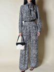 Jumpsuit in seta fantasia zebrata con maxi fiocco al collo