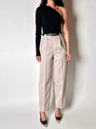 Pantalone vintage in fresco di lana greige con pince e abbottonatura su ambo i lati
