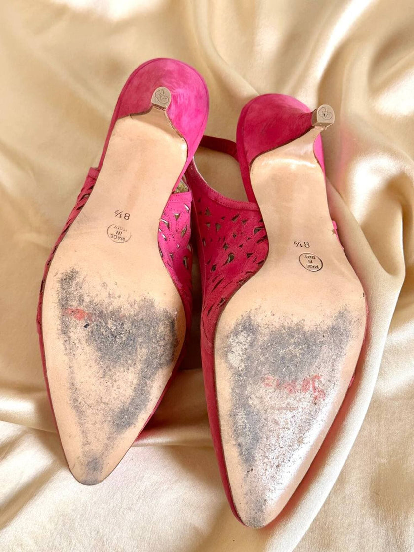 Slingback in suede fucsia con dettaglio laserato “Valentino Garavani By René Caovilla”