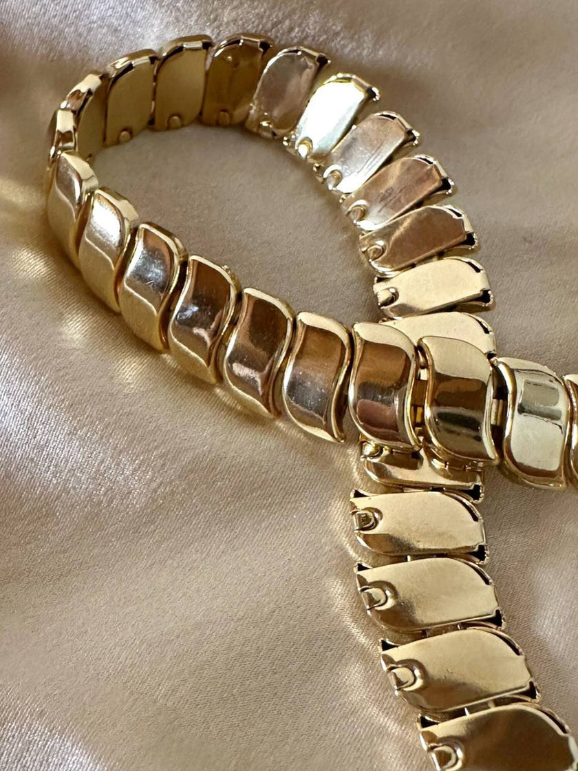 Collier dorato con moduli a onda