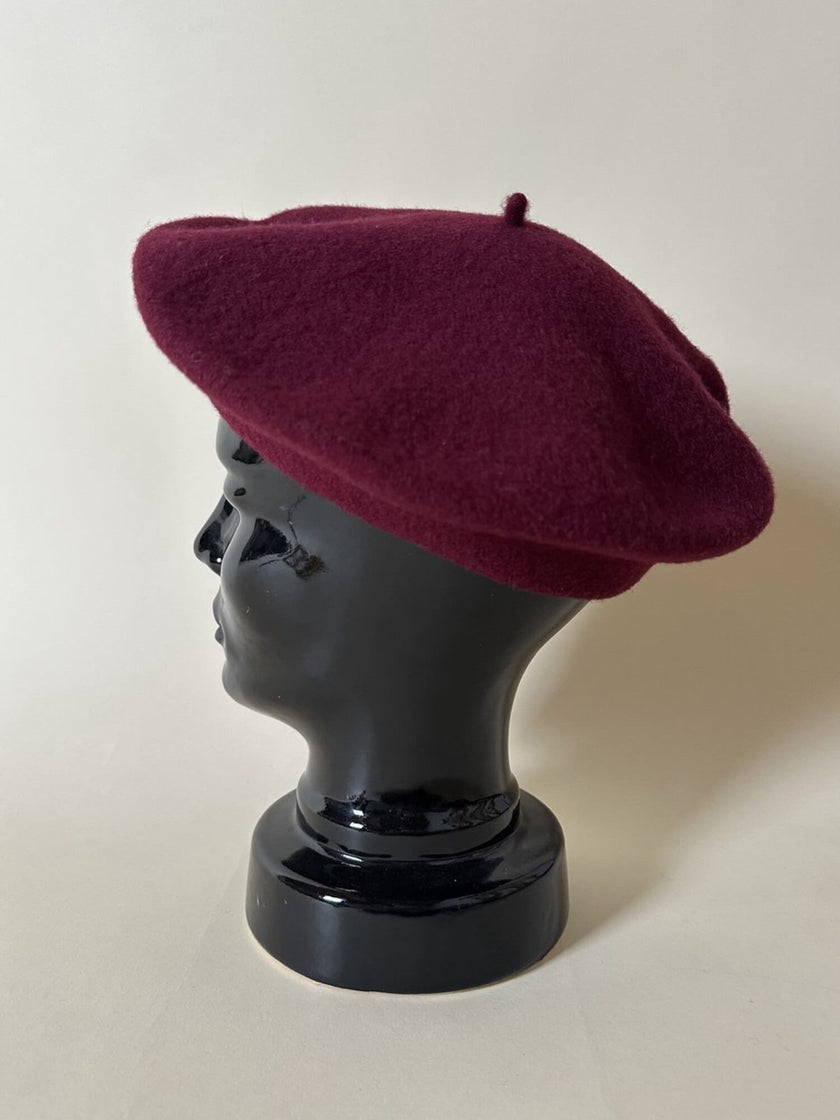 Basco classico in feltro di lana color bordeaux