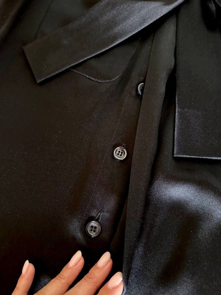Camicia nera in raso di seta con cravattino “Yves Saint Laurent”