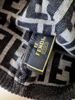 Cappello unisex in lana jacquard Fendi con logo allover