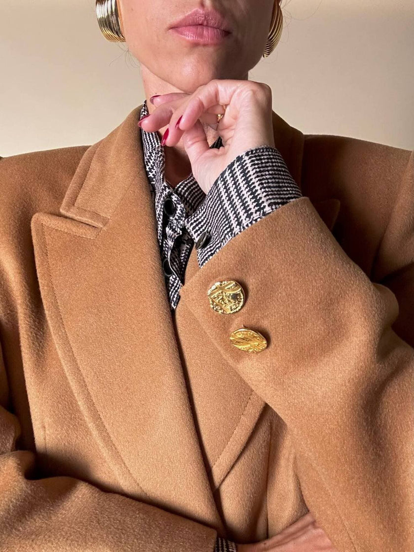 Blazer doppiopetto in lana color biscotto con bottoni dorati “Yves Saint Laurent”