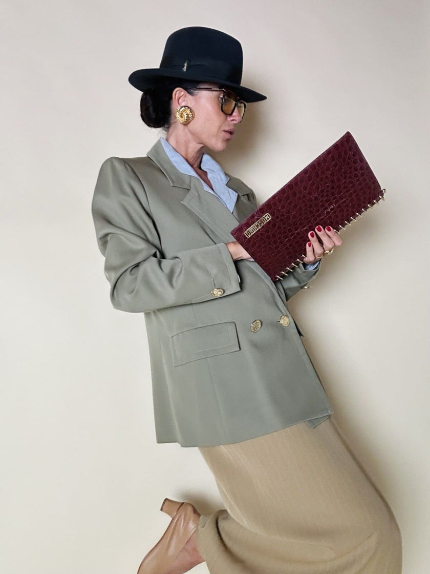 Pochette a quaderno in pelle bordeaux stampa coccodrillo “Moschino”