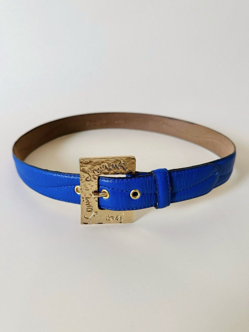 Cintura vintage Yves Saint Laurent in pelle bluette con fibbia gioiello dorata
