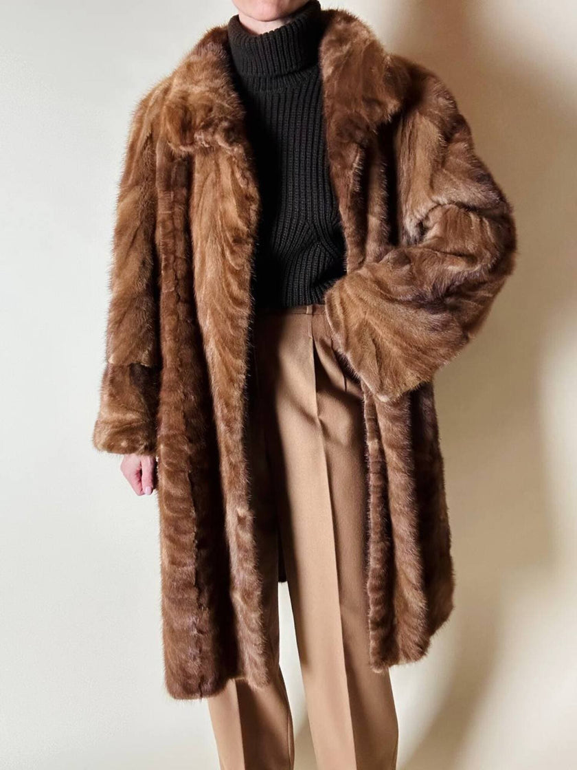 Cappotto vintage in pelliccia di visone marrone chiaro con lavorazione a pannelli