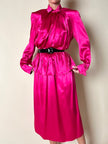Abito longuette in raso di seta fucsia “Mulberry”
