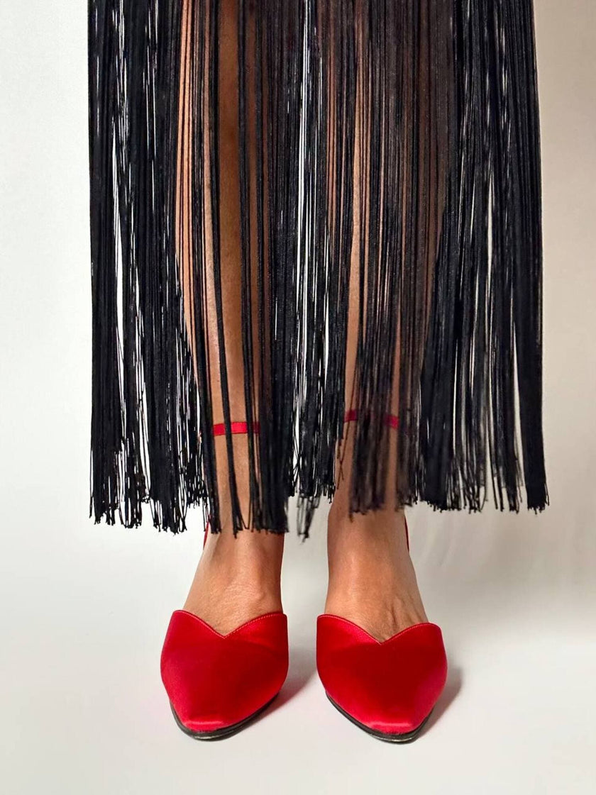 Décolleté vintage Yves Saint Laurent in raso di seta rosso lacca con cinturino alla caviglia