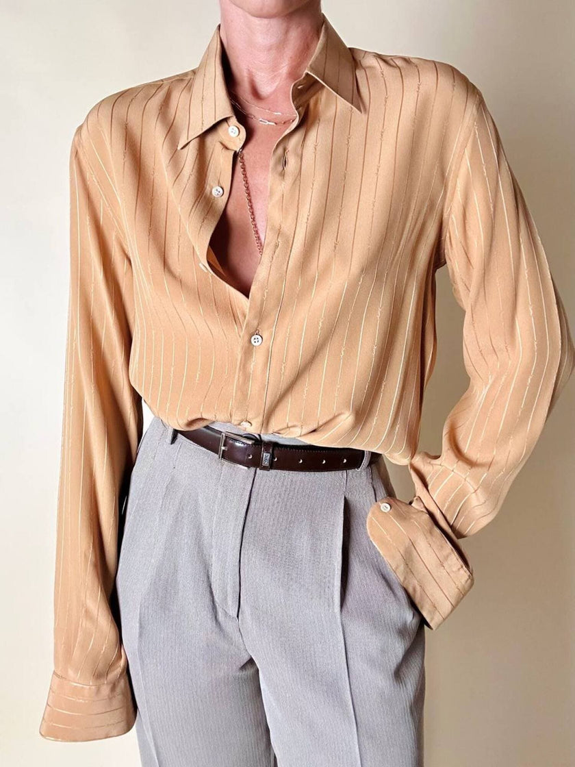 Camicia Yves Saint Laurent in seta jacquard color biscotto con motivo a righe e loghi