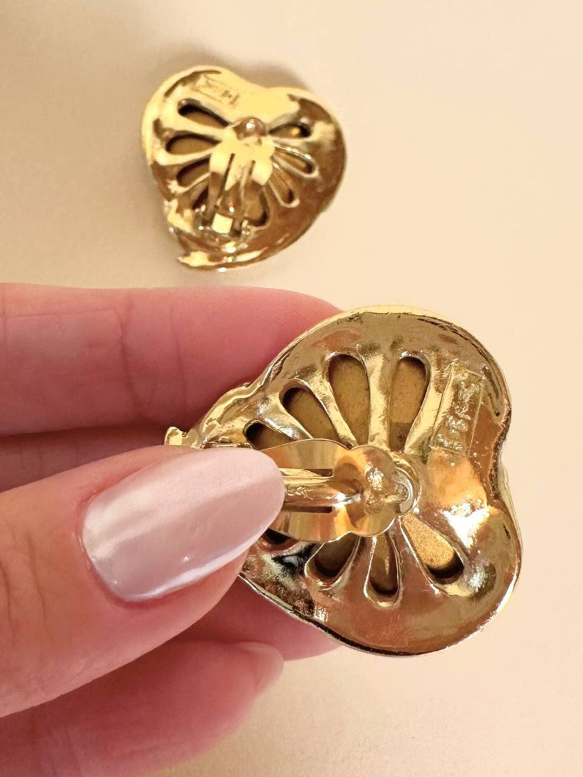Clip oro con maxi cristalli a forma di cuore “Yves Saint Laurent”