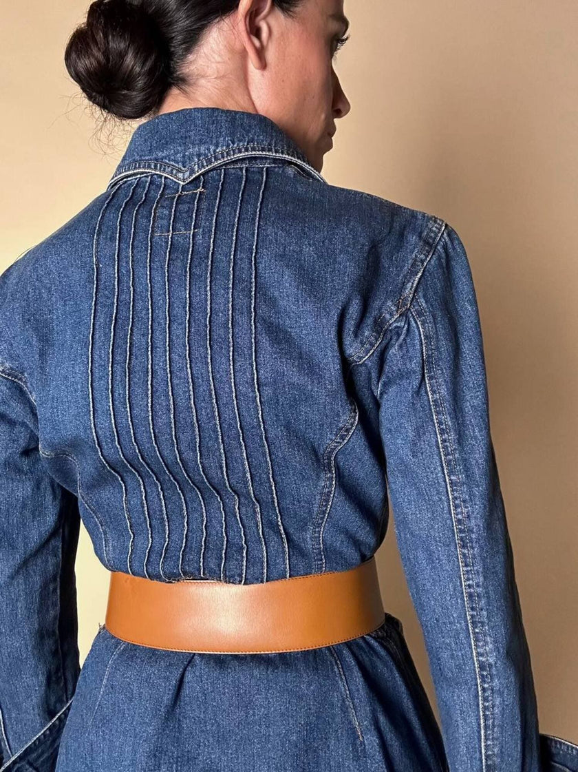 Giacca Christian Lacroix in denim modello sciancrato con lavorazione a nervature