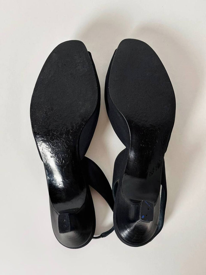 Sandali vintage Yves Saint Laurent in Crêpe de Chine nero con maxi cuori dorati