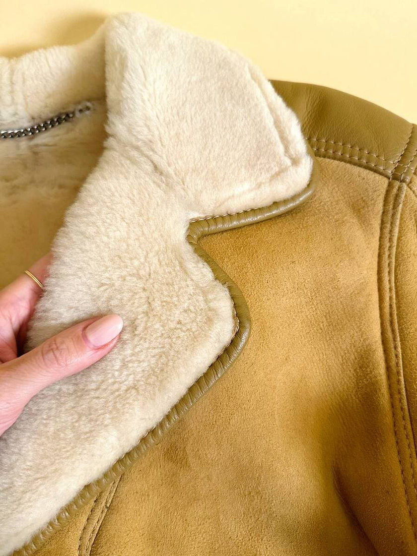 Shearling Oiginal in suede color biscotto