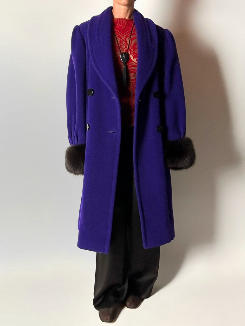 Cappotto vintage blu violaceo in lana con polsi in pelliccia di volpe nera
