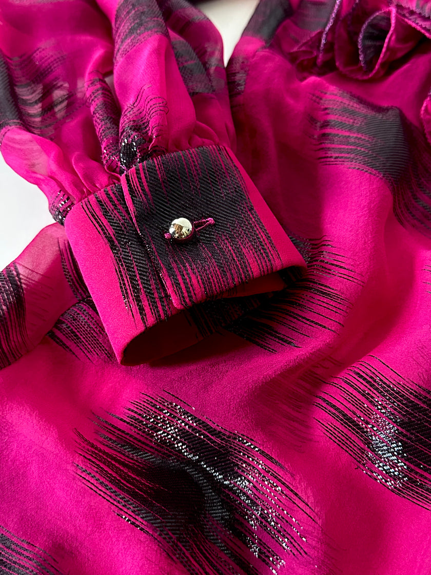 Camicia vintage Emanuel Ungaro in chiffon fucsia e lamé nero con volant plissé