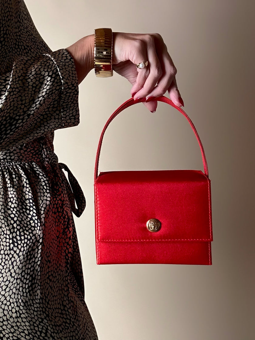 Mini bag vintage Versace Profumi in raso rosso con borchia medusa