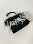 Borsa vintage in raso nero con piume di struzzo bianche e nere
