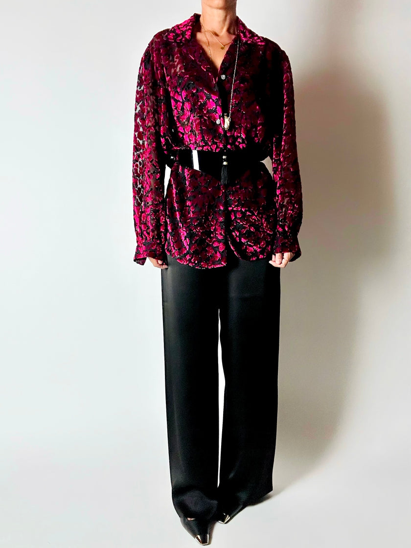 Camicia vintage in velluto dévoré amarena e lurex nero con motivo animalier