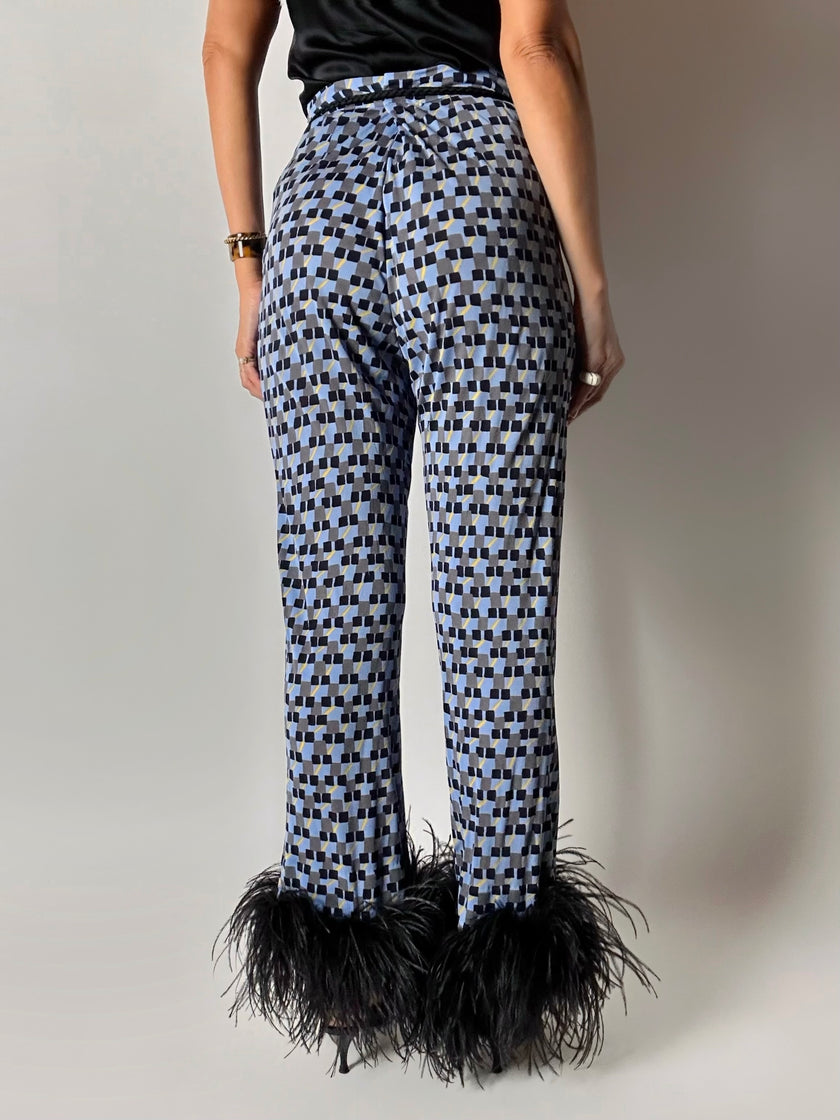 Pantaloni Prada P/E 2017 con stampa geometrica e piume di struzzo nere