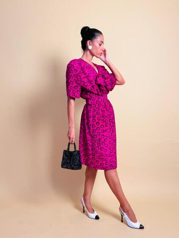 Abito bouganville con pattern nero a pois