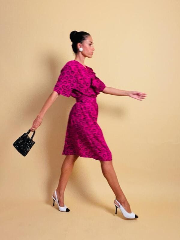 Abito bouganville con pattern nero a pois