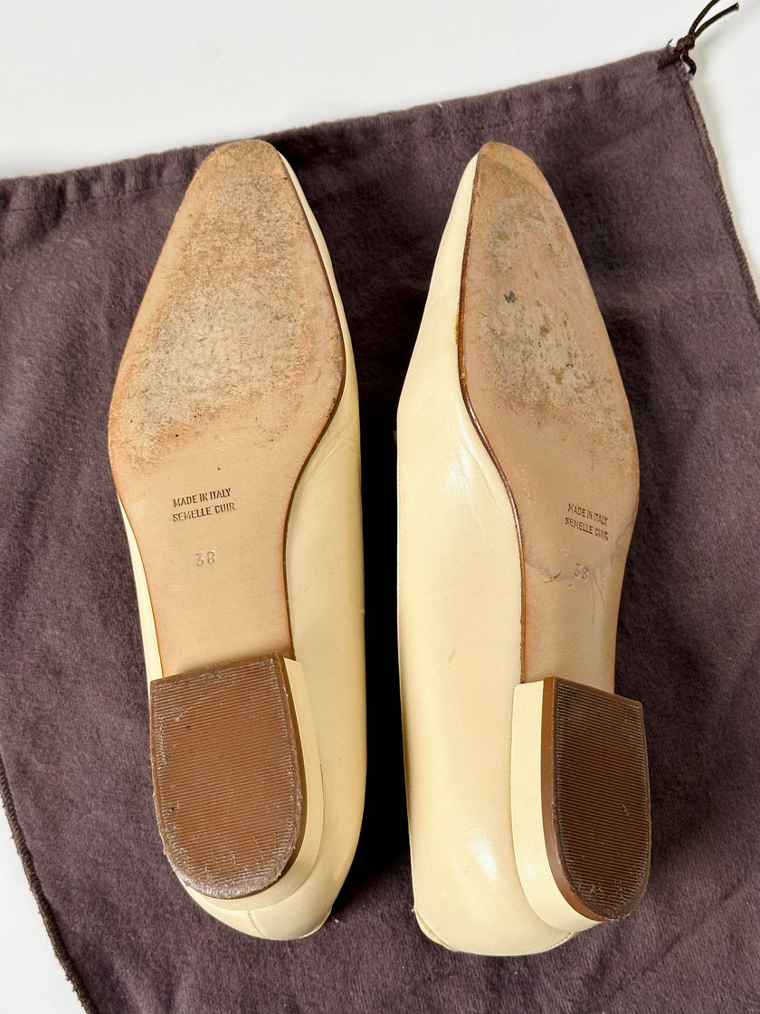 Ballerine vintage Celine Paris in pelle avorio con medaglioni dorati logati