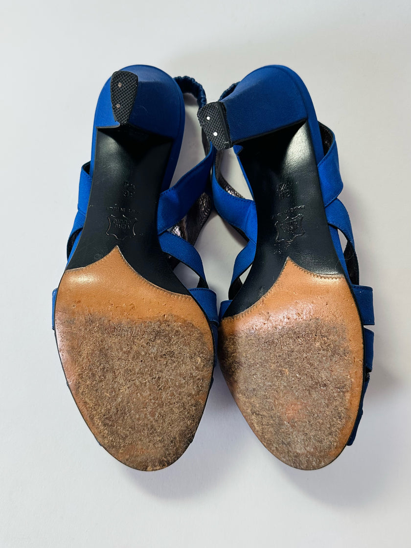 Sandali vintage Yves Saint Laurent con tomaia intrecciata in crêpe bluette