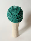 Turbante vintage fatto a mano in velluto verde acqua con drappeggi