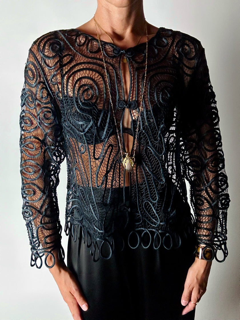 Giacca vintage in seta nera con ricami soutache e alamari
