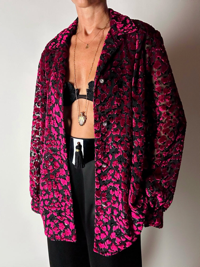 Camicia vintage in velluto dévoré amarena e lurex nero con motivo animalier
