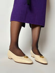 Ballerine vintage Celine Paris in pelle avorio con medaglioni dorati logati