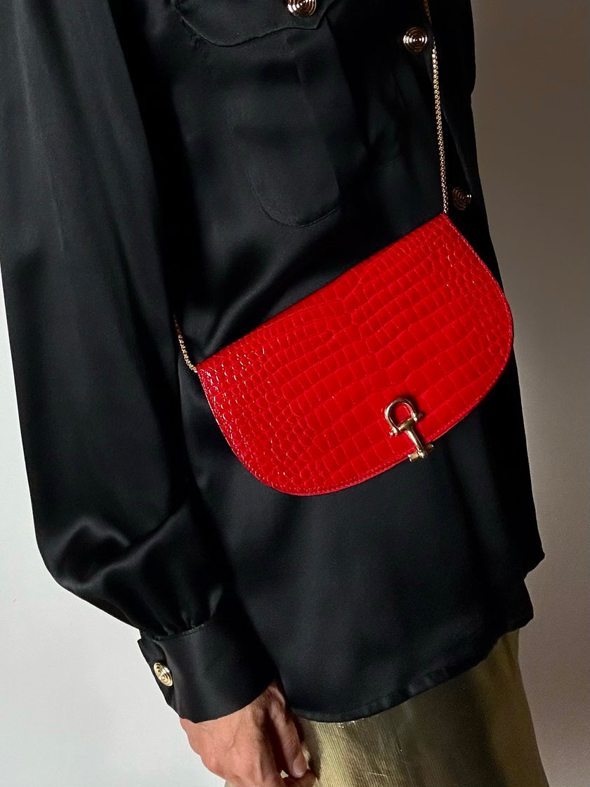Borsa vintage in vernice rossa stampa coccodrillo con tracolla a catena dorata